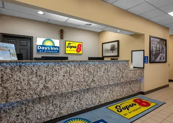Days Inn by Wyndham Perrysburg/Toledo hotel thumbnail 7