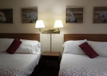 Northwoods Motels hotel thumbnail 3