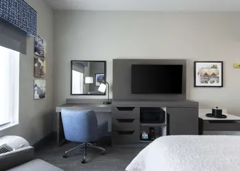 Hampton Inn & Suites St. Charles Old Town Area hotel thumbnail 8