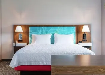 Hampton Inn & Suites Chico hotel thumbnail 2