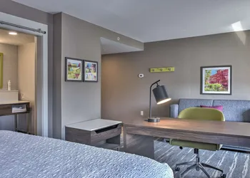 Hampton Inn & Suites Keene hotel thumbnail 3