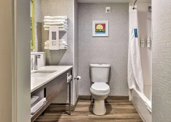 Hampton Inn & Suites Keene hotel thumbnail 5