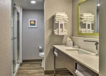 Hampton Inn & Suites Keene hotel thumbnail 6