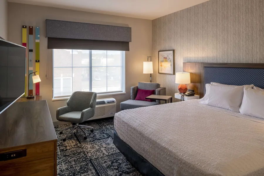 Hampton Inn & Suites Huntington Downtown hotel detail image 6