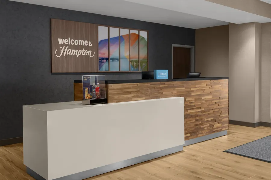Hampton Inn & Suites By Hilton Long Island Farmingdale hotel detail image 2