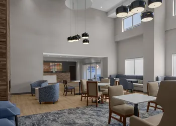 Hampton Inn & Suites By Hilton Long Island Farmingdale hotel thumbnail 3
