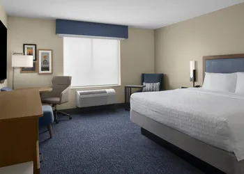 Hampton Inn & Suites By Hilton Long Island Farmingdale hotel thumbnail 6