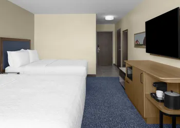 Hampton Inn & Suites By Hilton Long Island Farmingdale hotel thumbnail 8