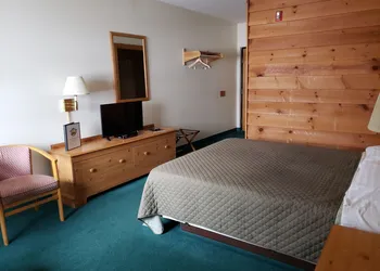 Camp 28 hotel thumbnail 2