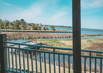 The Burrus House Inn Waterfront Suites hotel thumbnail 6