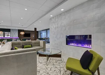 Courtyard by Marriott Manhattan Aggieville hotel thumbnail 2