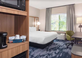 Fairfield Inn & Suites by Marriott Medford hotel thumbnail 7