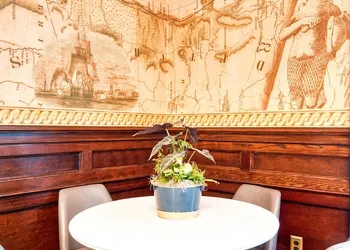 Hudson Whaler hotel thumbnail 3