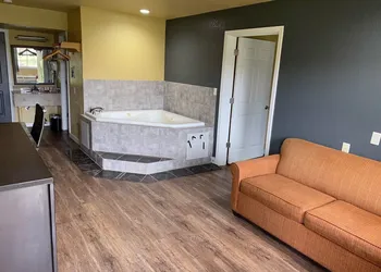 Woodridge Inn and Suites hotel thumbnail 4