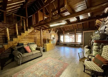 Island Park Lodge hotel thumbnail 2