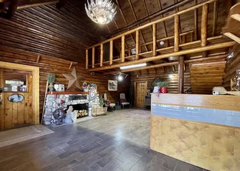 Island Park Lodge hotel thumbnail 3