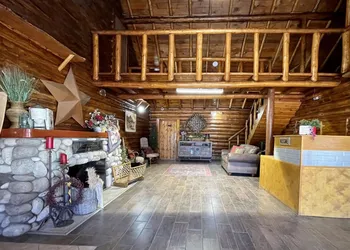 Island Park Lodge hotel thumbnail 4
