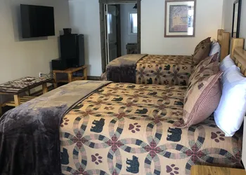 Island Park Lodge hotel thumbnail 5