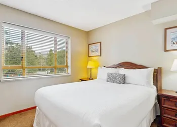 Whistler Cascade Lodge hotel thumbnail 3