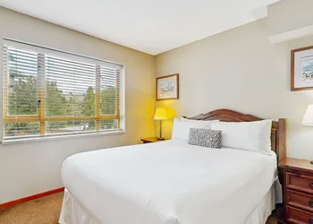 Whistler Cascade Lodge hotel thumbnail 3