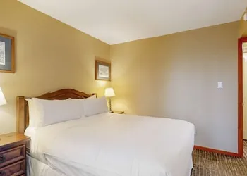 Whistler Cascade Lodge hotel thumbnail 5