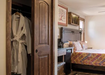 Clear Creek Inn hotel thumbnail 4