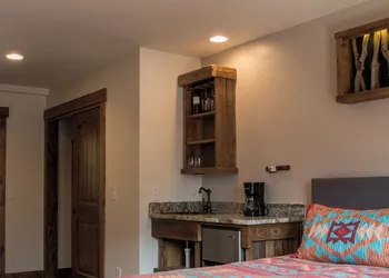 Clear Creek Inn hotel thumbnail 6