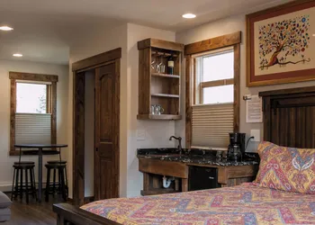 Clear Creek Inn hotel thumbnail 7