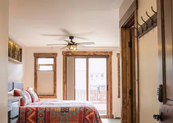 Clear Creek Inn hotel thumbnail 8