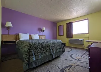 Great Plains Budget Inn hotel thumbnail 2