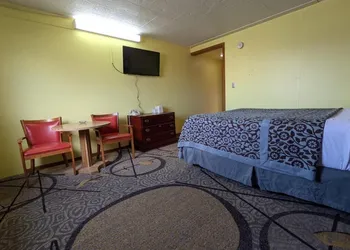 Great Plains Budget Inn hotel thumbnail 4