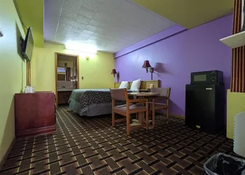 Great Plains Budget Inn hotel thumbnail 7