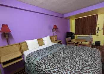 Great Plains Budget Inn hotel thumbnail 8