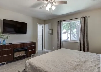 Tempe Remodel w/ Sparkling Pool and Game Room! hotel thumbnail 7