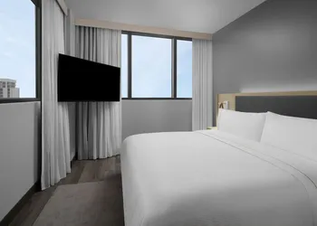 Element Miami Brickell hotel thumbnail 8