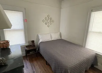 East Side Motel & Cabins hotel thumbnail 2