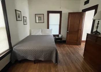 East Side Motel & Cabins hotel thumbnail 3