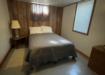 East Side Motel & Cabins hotel thumbnail 7