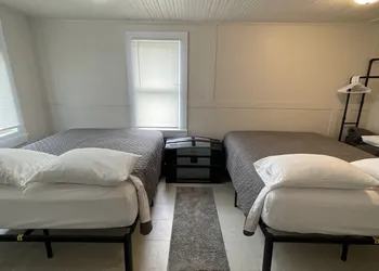 East Side Motel & Cabins hotel thumbnail 8