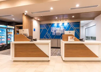 Holiday Inn Express & Suites Charlottesville by IHG hotel thumbnail 2