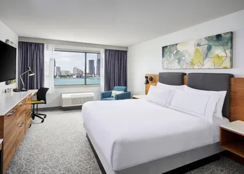 DoubleTree by Hilton Windsor Hotel & Suites hotel thumbnail 4