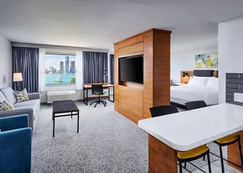 DoubleTree by Hilton Windsor Hotel & Suites hotel thumbnail 6