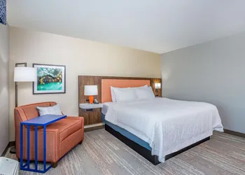 Hampton Inn by Hilton Bedford hotel thumbnail 4