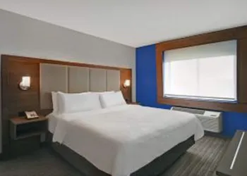 Holiday Inn Express & Suites Detroit Dearborn by IHG hotel thumbnail 3