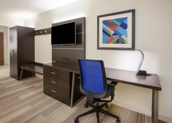 Holiday Inn Express & Suites Detroit Dearborn by IHG hotel thumbnail 8