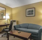 Jolly Roger Inn & Resort hotel detail image 3