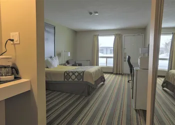 Jolly Roger Inn & Resort hotel thumbnail 4