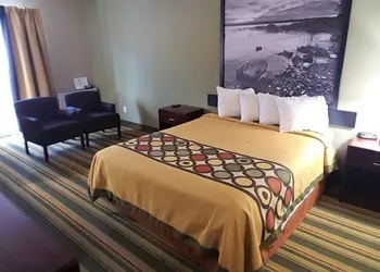 Jolly Roger Inn & Resort hotel thumbnail 5