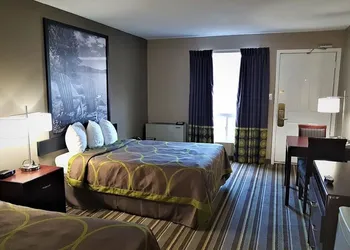 Jolly Roger Inn & Resort hotel thumbnail 6