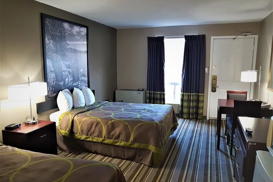 Jolly Roger Inn & Resort hotel detail image 6